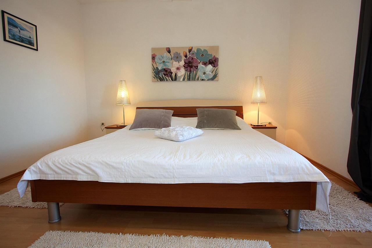 Apartments Mara Супетар Экстерьер фото