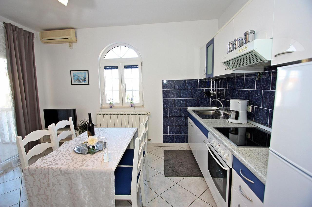 Apartments Mara Супетар Экстерьер фото