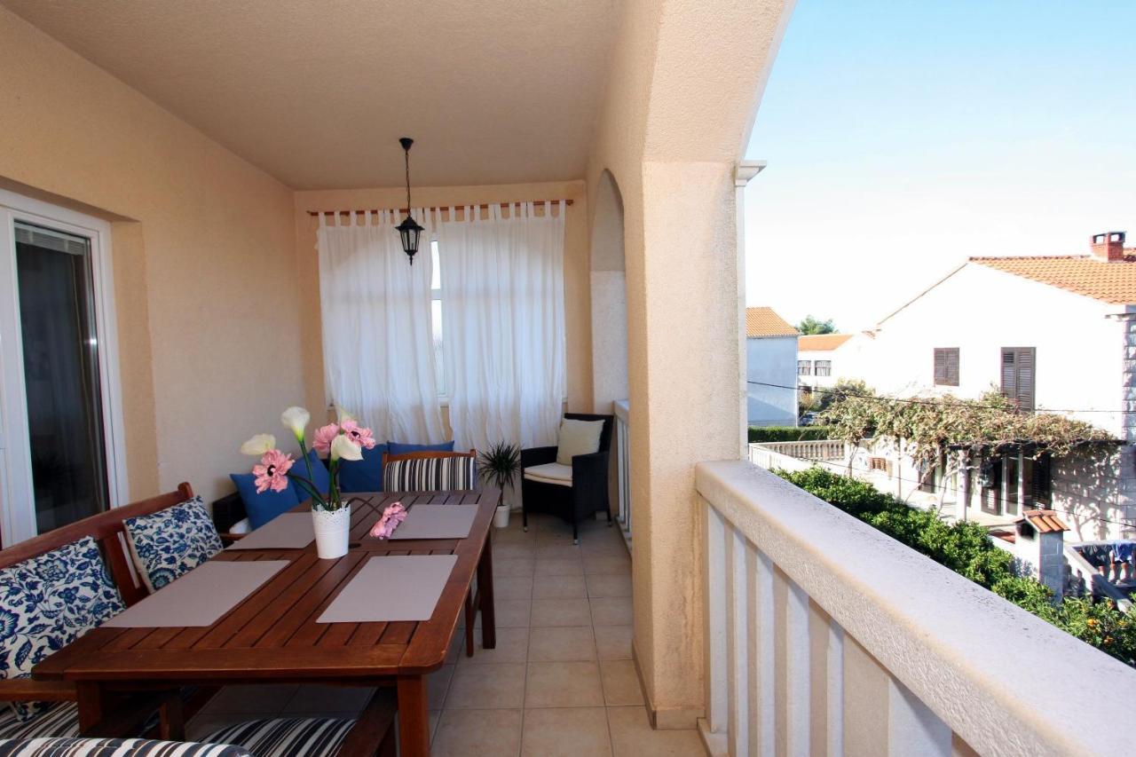 Apartments Mara Супетар Экстерьер фото